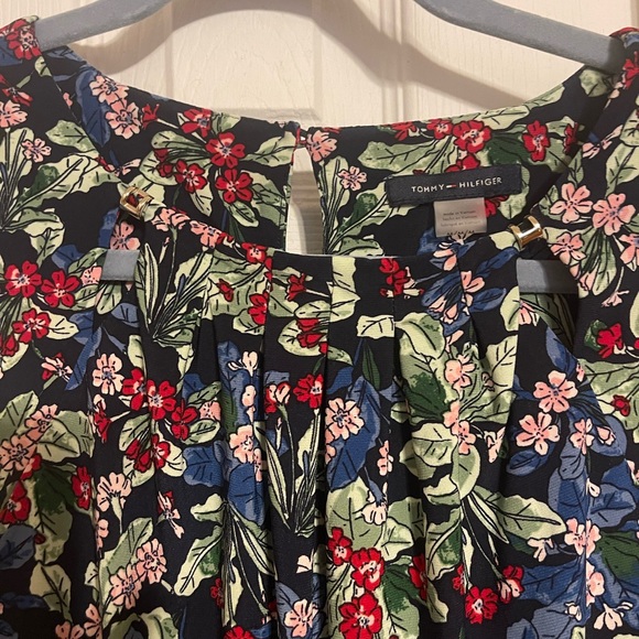 Tommy Hilfiger top. - Picture 2 of 3